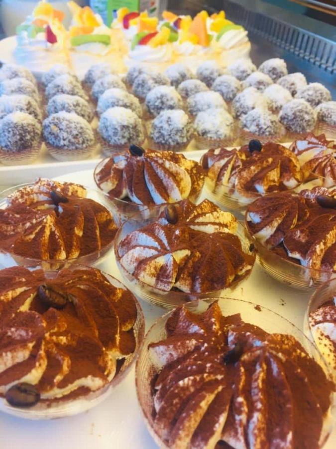 ريميني Appartamenti Montmartre المظهر الخارجي الصورة