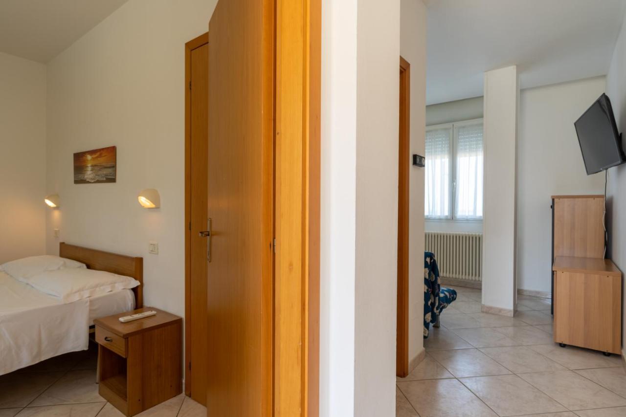 ريميني Appartamenti Montmartre المظهر الخارجي الصورة